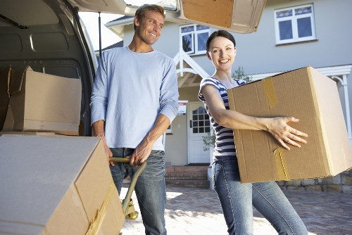 Wardrobe boxes and protective packing supplies for Barnes residents